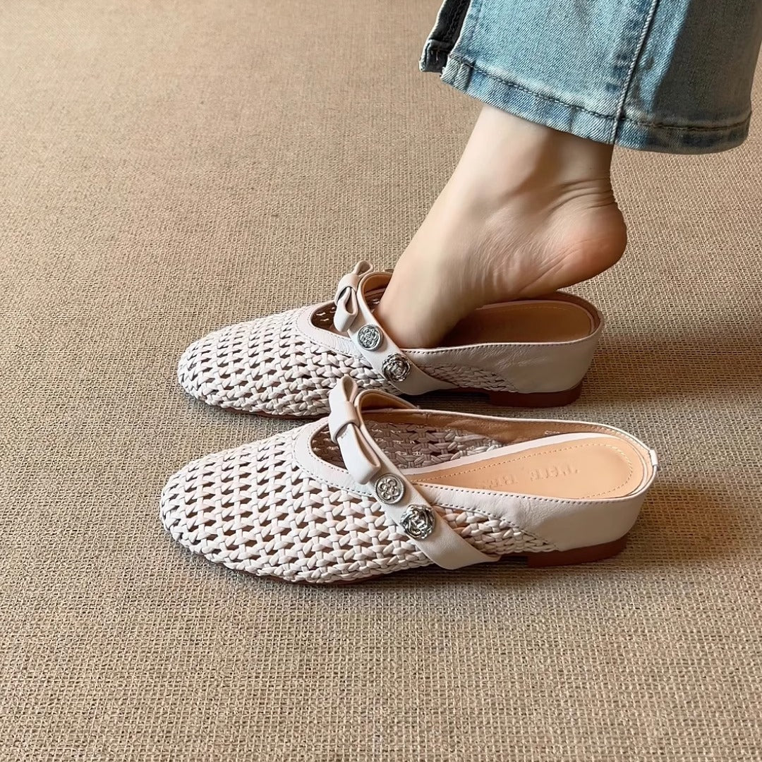 Femme Mesh Slip-On Mules med dekorativ sløjfe- og knapdetalje Stilla