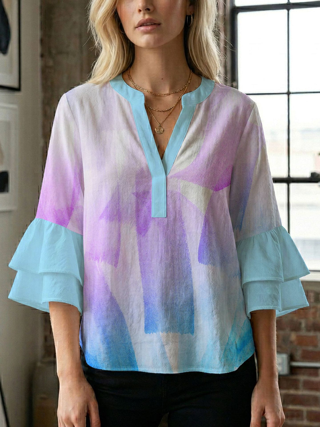 Damebluse med smukt blomstermotiv Skovae