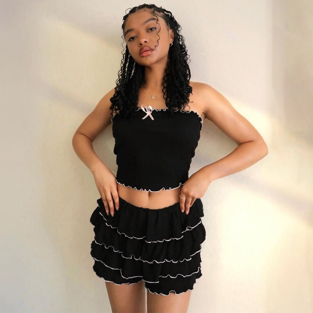 Dame To-delt Sæt bestående af Volangshorts og Crop-Top Stilla