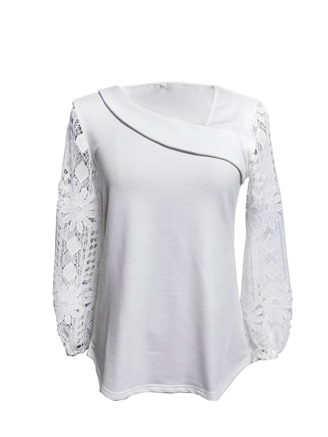 Dame bluse med moderne spidsærmer og elegant V-udskæring Stilla