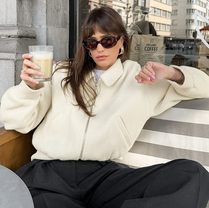 Dame Utility-jakke med voluminøse ærmer og praktiske lommer Stilla
