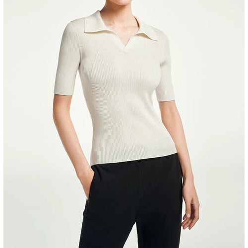 Dame elegant poloshirt med struktureret ribdesign og moderne V-udskæring Stilla