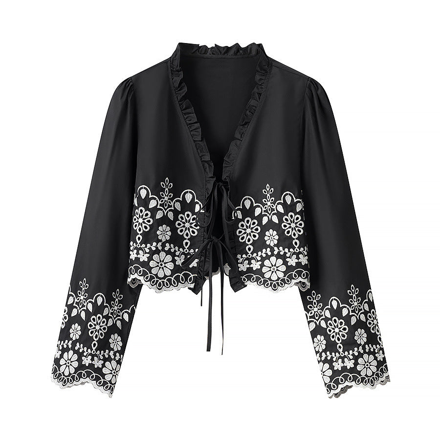 Dame elegant bluse med florale broderi detaljer og flæseudskæring Stilla