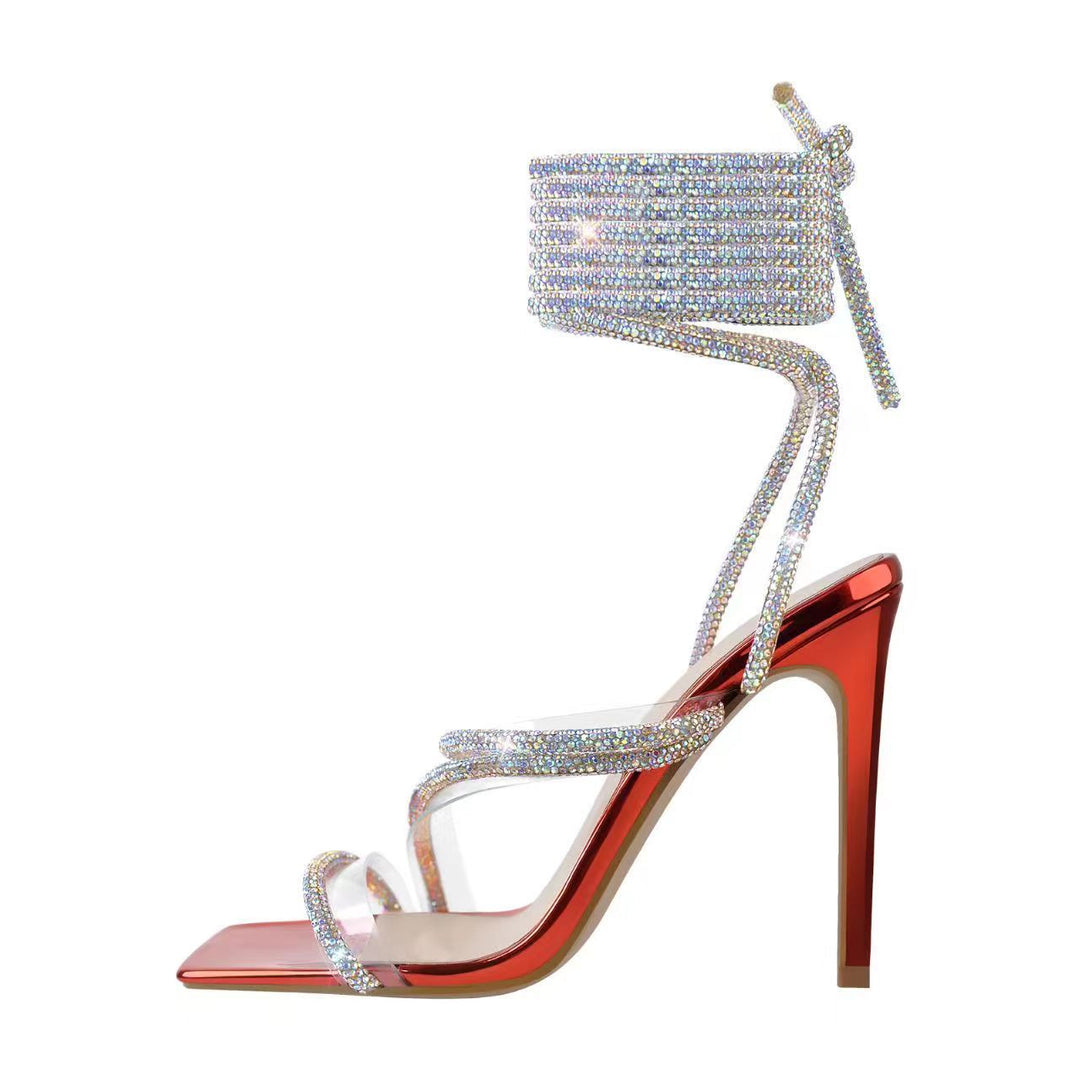 Femme High-Gloss Strappy Stiletto Sandaler med strass accenter Stilla