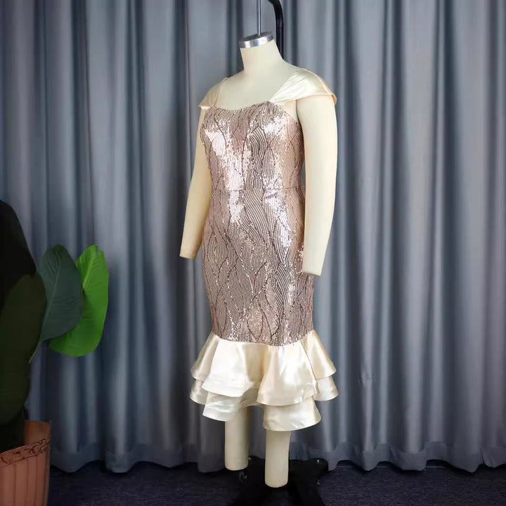 Damer Elegant aftenkjole med glitrende pailletter og feminint flæsekant Skovae
