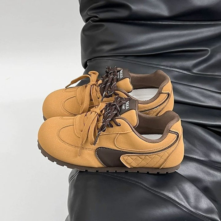Dame sporty sneakers i vintage design med åndbar mesh-overflade og dæmpende sål Stilla