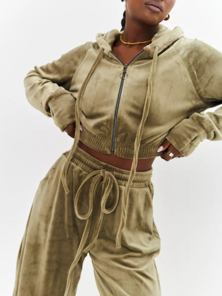 Dame fritids-velour sæt med figursyet hoodie og rummelige bukser Stilla