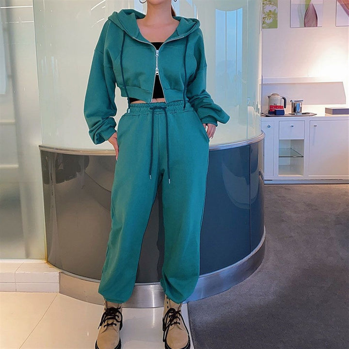 Kvinders sporty fritids sæt med cropped hoodie og joggers Stilla