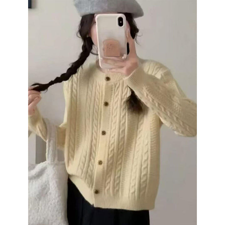 Dame elegant cardigan med kabelmønster og dekorative knapper Stilla