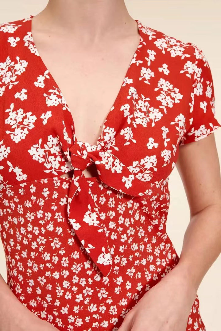 Dame Sommerkjole med voluminøst flæsedetalje og blomstret allover-tryk Stilla
