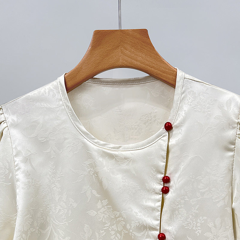 Damebluse med elegant struktur og dekorative knapper Stilla