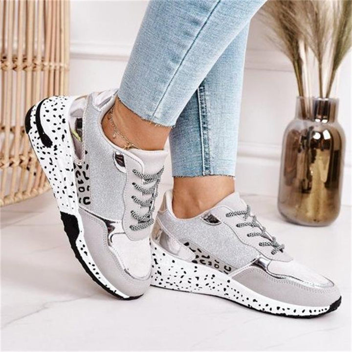 Damer moderate sneakers med glitrende overflade og trendy plateau Stilla