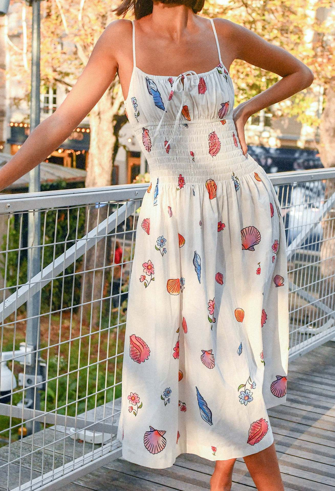 Femme Elegantes Maxi-Kjole med justerbare Spaghetti-stropper Stilla