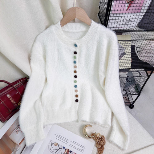 Kvinders fluffy cardigan med farverige knapper og bredskåret design Stilla