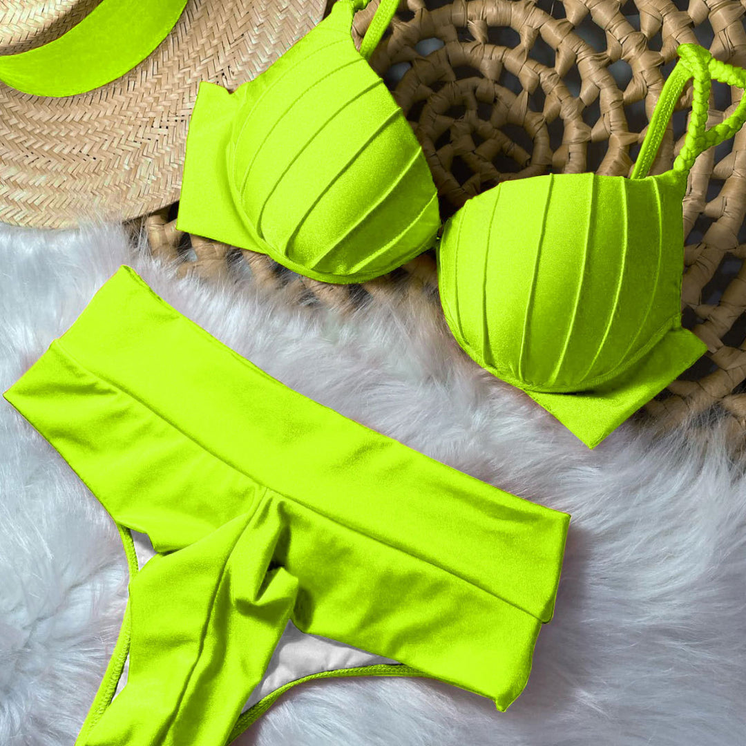Dame bikini-sæt med innovativt materiale og stilfulde folder Stilla