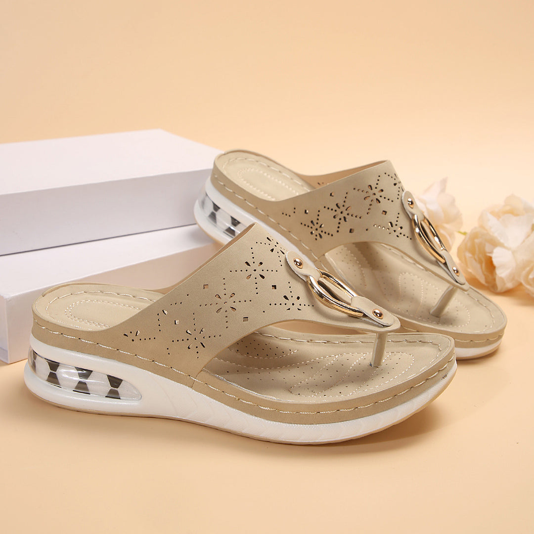Damer Behagelige Tåsplit-sandaler med stilfuldt huldesign og skridsikker sål Stilla