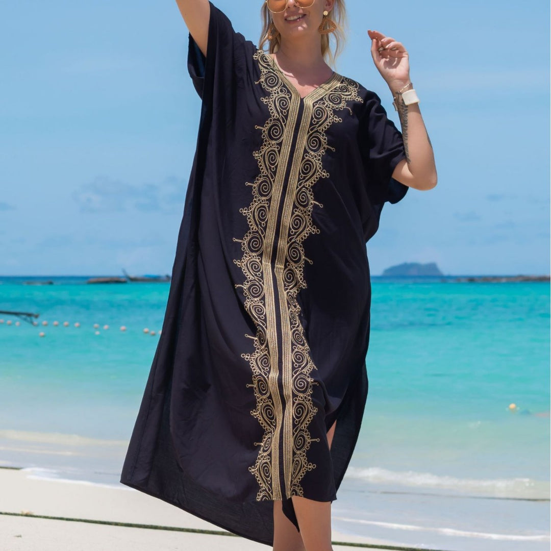 Dame Strandkaftan med kunstnerisk gyldent broderidesign og sidelange slids Stilla