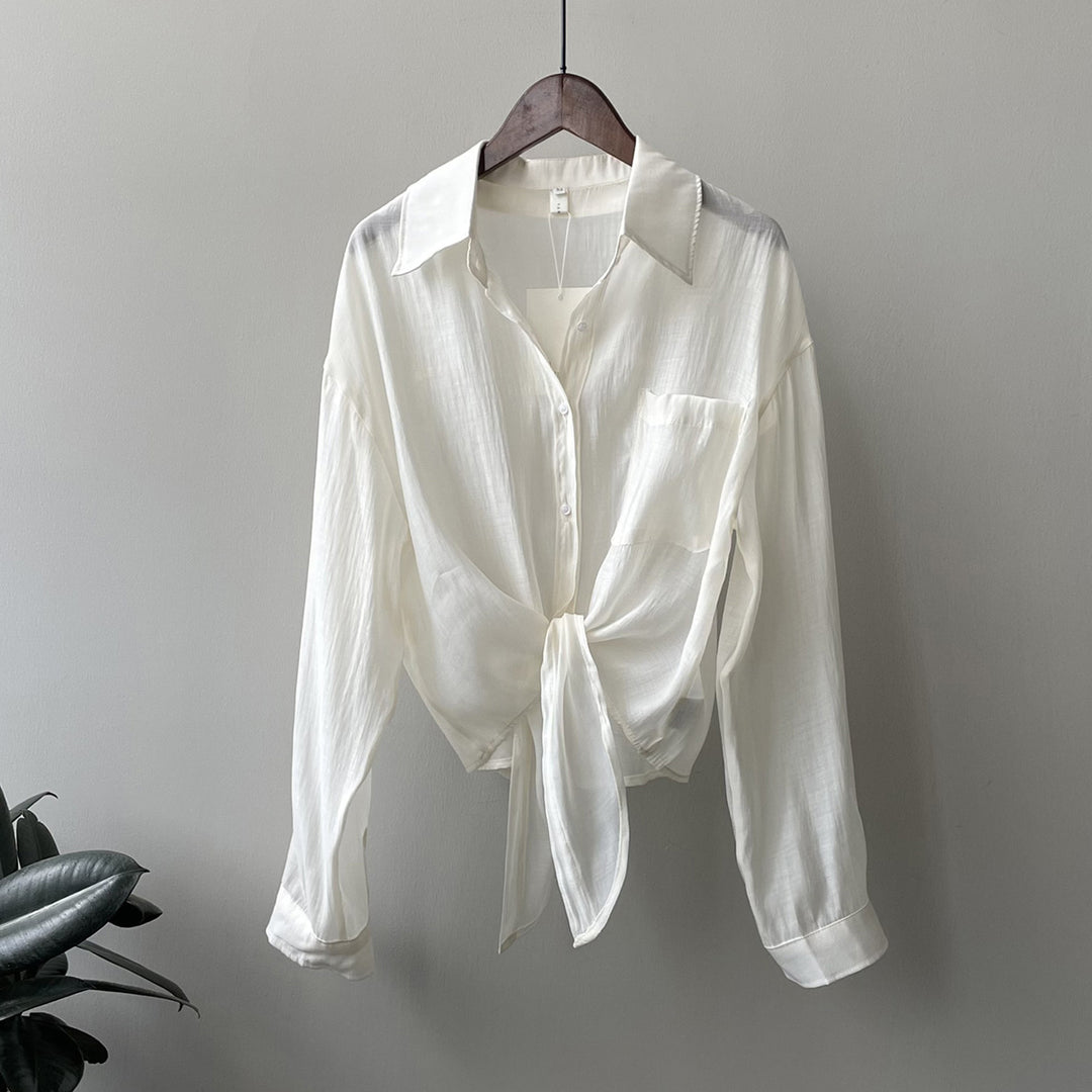 Dame elegant bluse med snoet kant og praktisk brystlomme Stilla