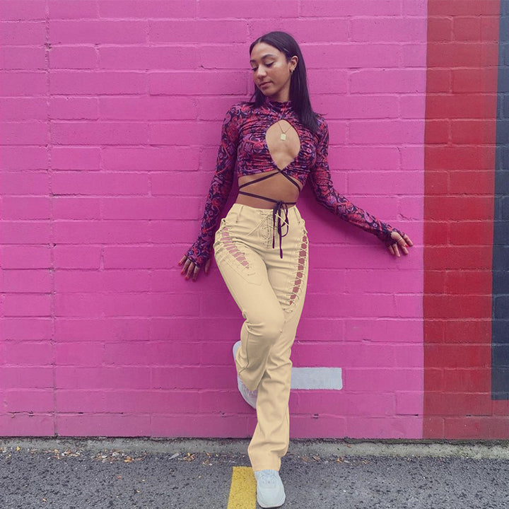 Dame Crop-Top med innovativt cut-out-design og lange ærmer Skovae
