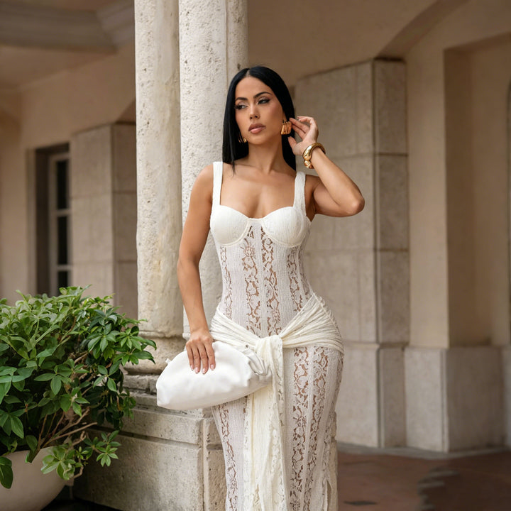 Dame Elegant blonde kjole med figursyet krop og blødt fald Skovae