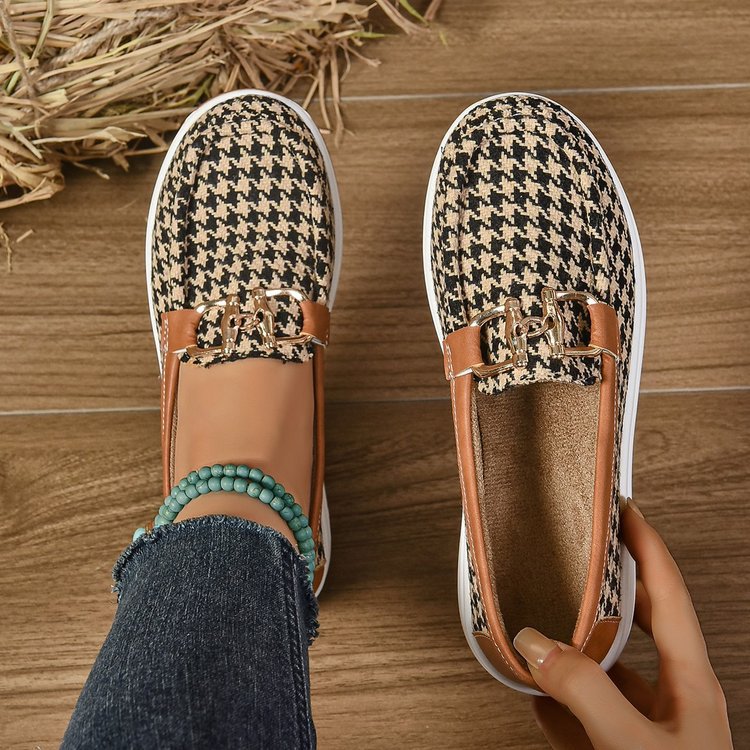 Dame Slip-On Clogs med moderne ternet mønster og elegant spænde-detalje Stilla