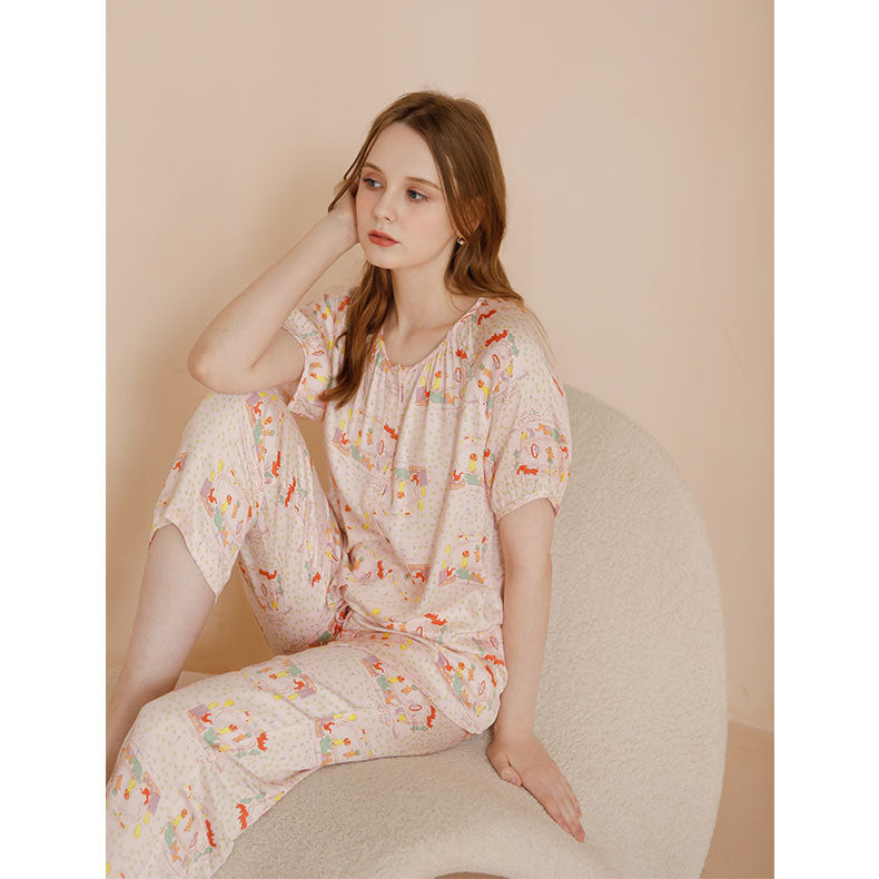 Dame Pyjama-sæt lavet af let, åndbart materiale med kreativt dyremotiv Stilla