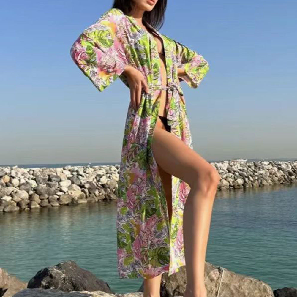 Dame Strandkimono med blomsterdesign og sidelæg Stilla