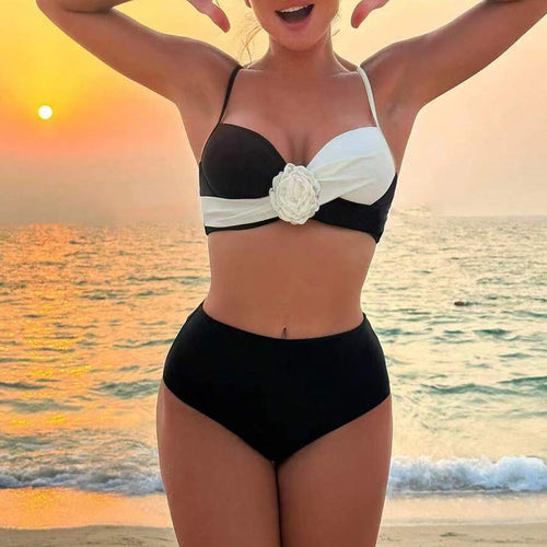 Dame Bikini-sæt med moderigtig blomsterdetalje Stilla