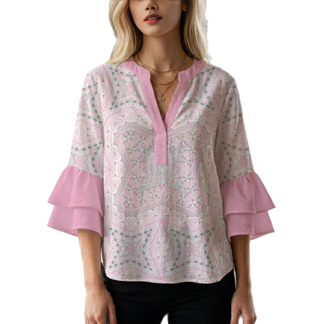 Dame bluse med voluminøse blondererm og kreativt floraldesign Skovae