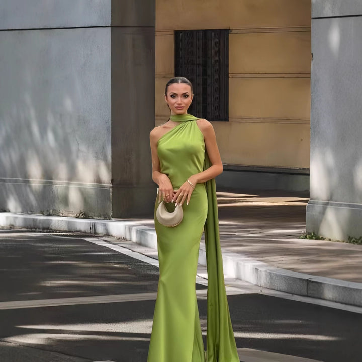 Dame aften kjole med asymmetrisk snit og elegant ståkrave Stilla