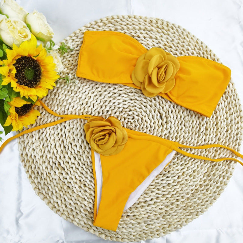 Dame bandeau bikini med blomsteraccent og justerbare stropper Skovae
