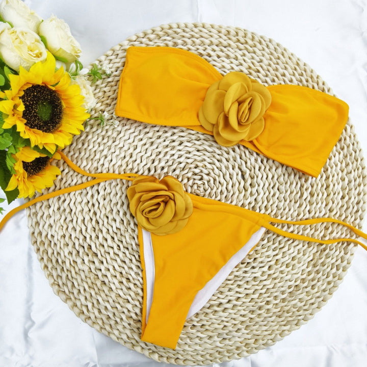 Dame bandeau bikini med blomsteraccent og justerbare stropper Skovae