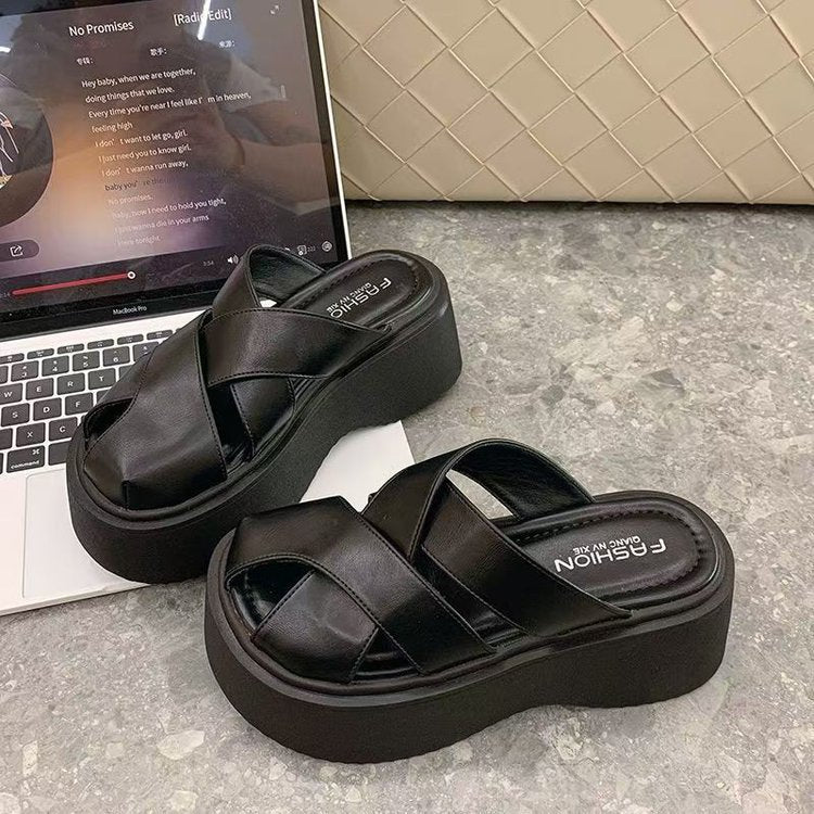 Dame Plateau-sandaler med moderne remdesign og komfortabel sål Stilla