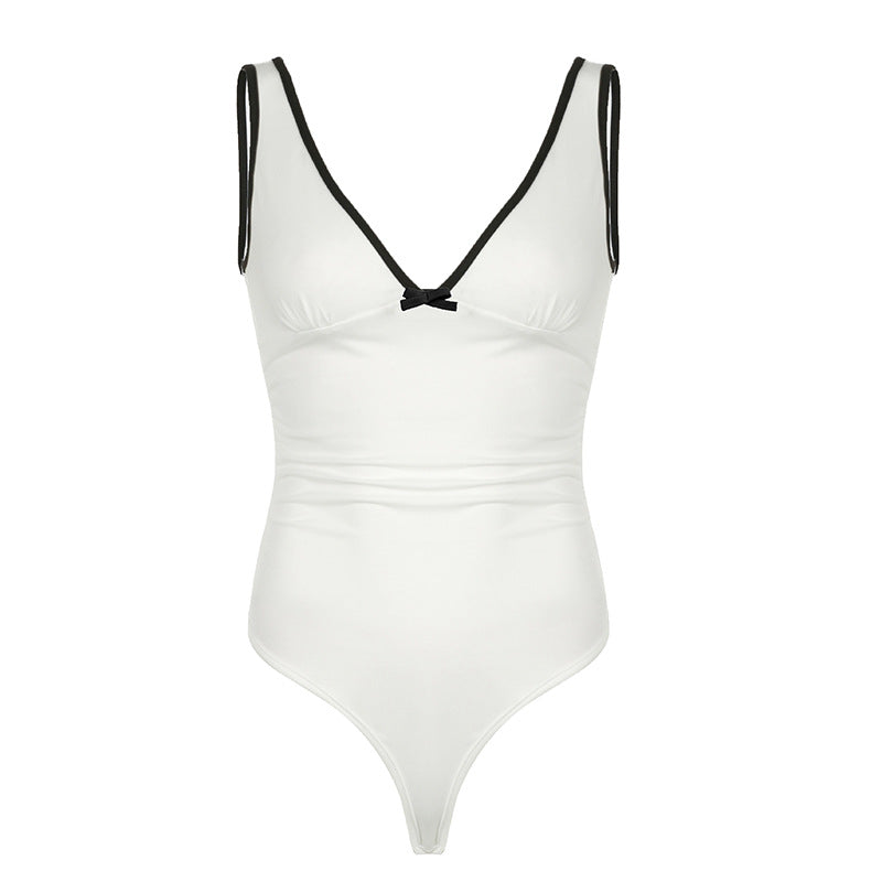 Damen eleganter Badeanzug mit asymmetrischem Schnitt und raffinierten Akzenten Skovae