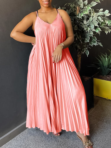 Dame Maxi-kjole med elegant plisseret look og svajende kant Stilla
