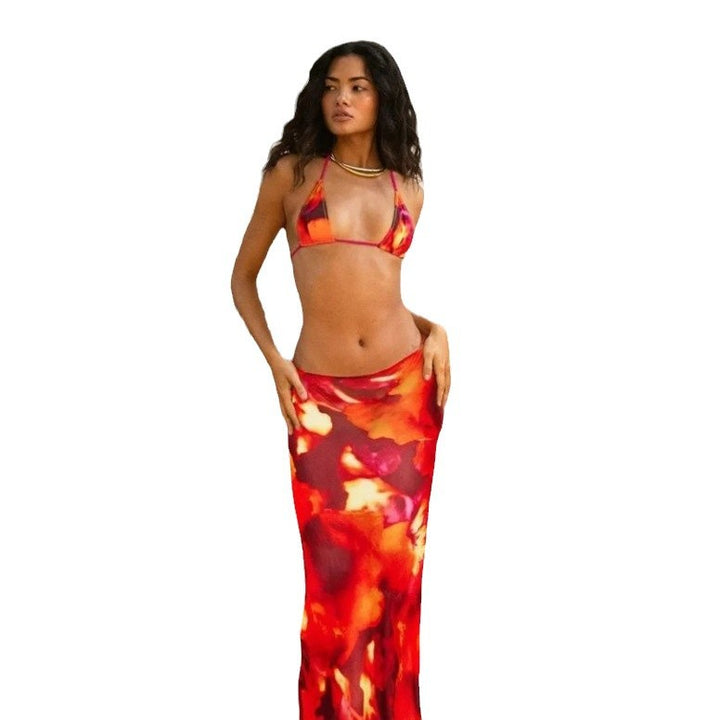 Kvinders bikini sæt med elegant indpakningshåndklæde og blomsterdesign
