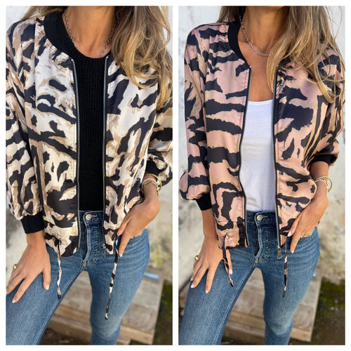 Dame fritidsjakke i trendy dyreprintdesign med elastiske manchetter Stilla