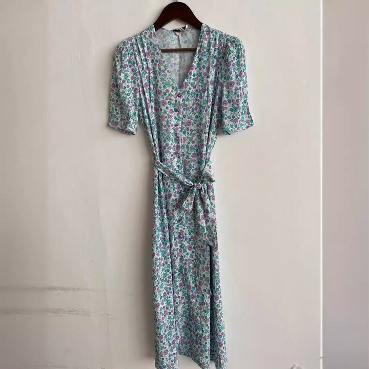 Dame wrap kjole med blomster mønstre og elegant snit Stilla