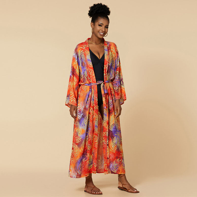 Dame strandkimono med elegant palmemønster og sidelæns bindebælte Stilla