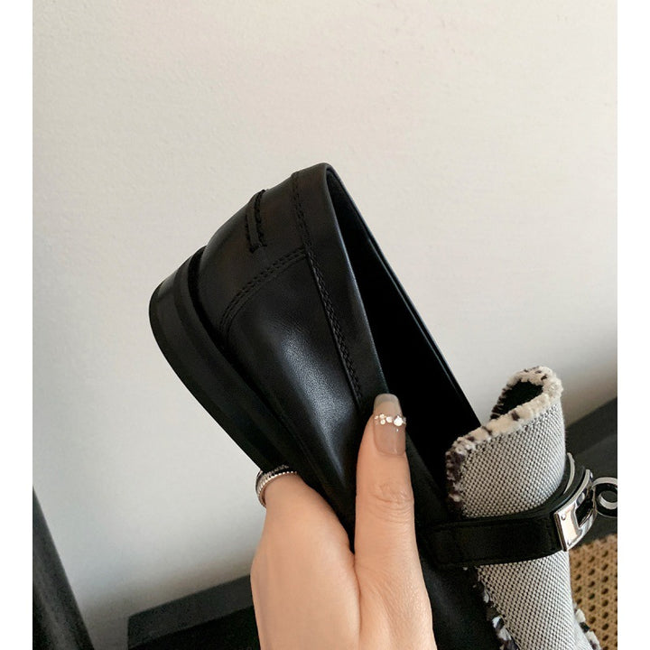 Herrer stilfulde slippers i læder med unik dekorativ rem Stilla