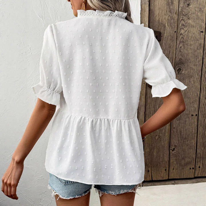 Dame bluse skjorte med flæsedetaljer og punktuelt design Skovae