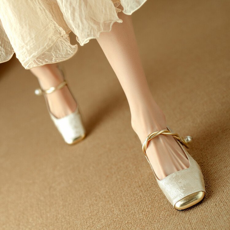 Dame Slingback Pumps med elegant kædeaccent og glitrende remdesign Stilla