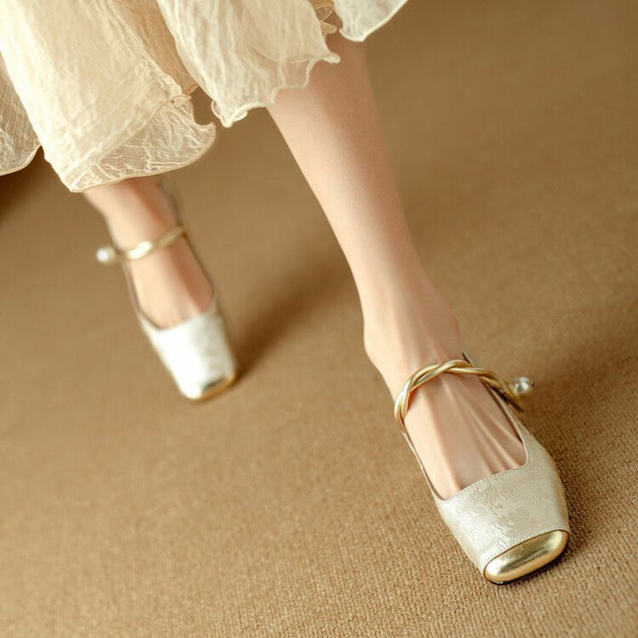Dame Slingback Pumps med elegant kædeaccent og glitrende remdesign Stilla
