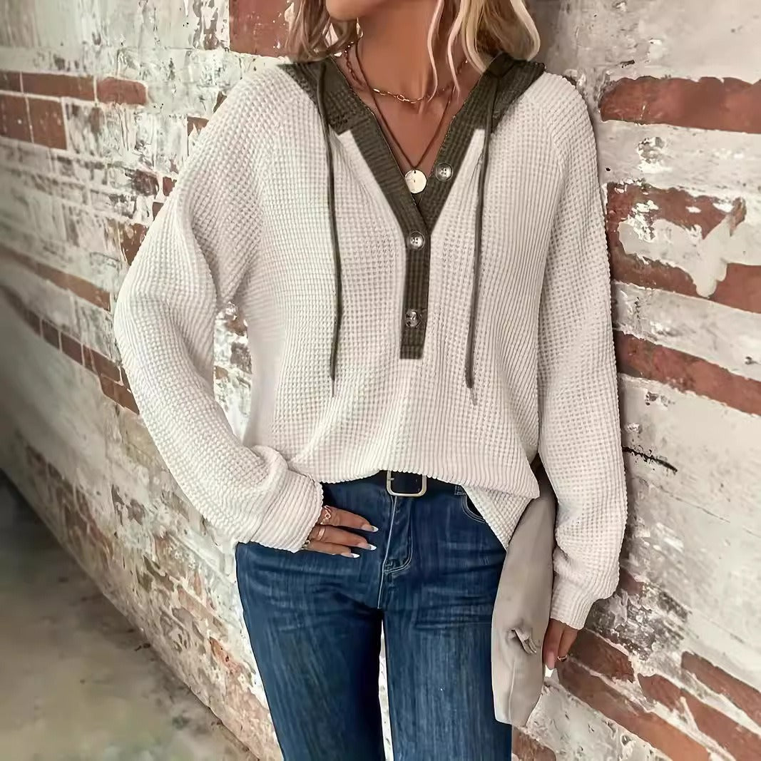 Dame afslappet hoodie med moderne knaplukning og kontrasterende hætte-design Stilla