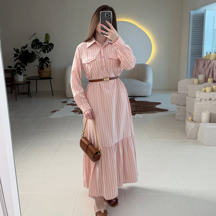 Kvinders maxikjole med elegant skjortebluse stil og sofistikeret taljeaccentuering Skovae