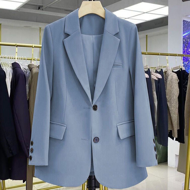 Kvinders elegant blazer med fashionable snit og dekorative knapper Stilla