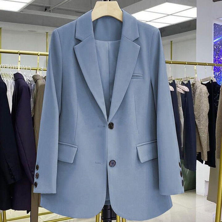 Kvinders elegant blazer med fashionable snit og dekorative knapper Stilla