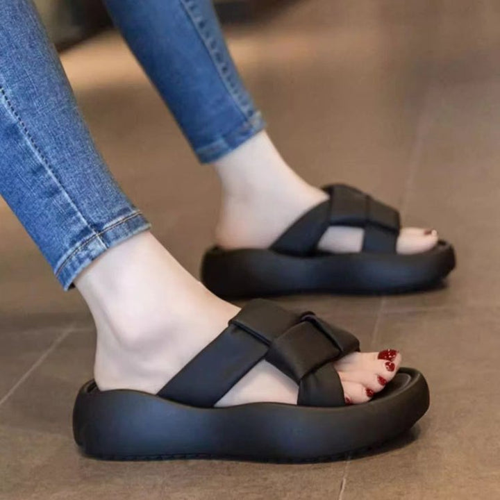 Dame Clogs med moderne krydsrem-design og komfortabel støddæmpende sål Stilla