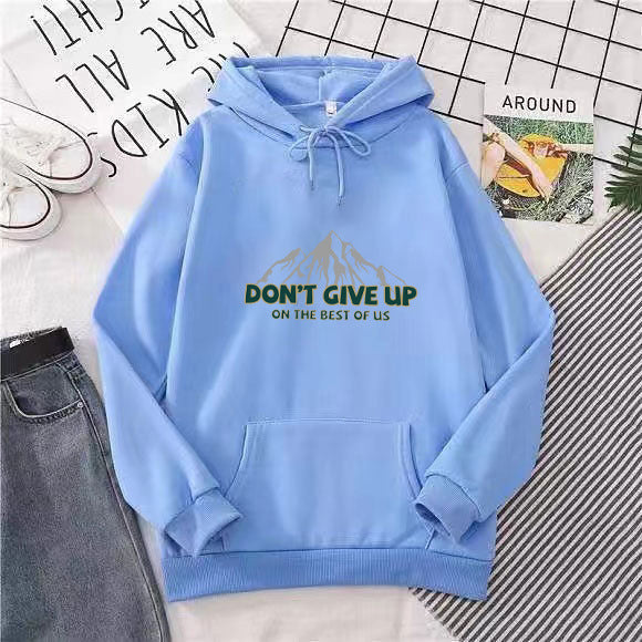 Kvindernes hoodie med motiverende bjergdesign Skovae