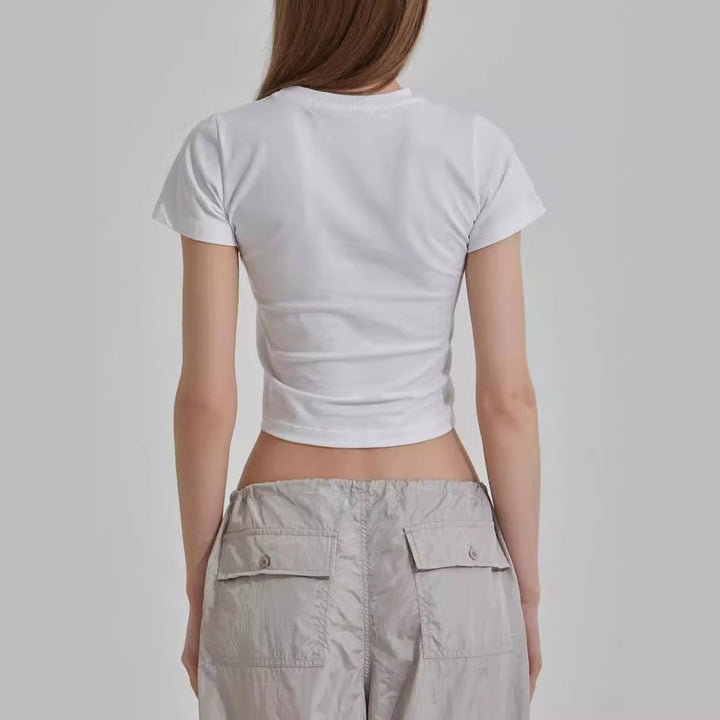 Damer cropped T-shirt med unikt 3D-design af en sløjfe Skovae